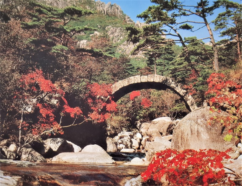 6면-발연사홍예교_금강산 1998년 예맥출판사간.jpg