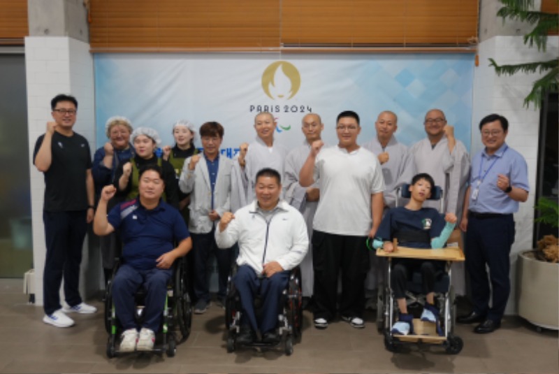 01 왼쪽부터- 불교문화사업단 문화사업국장 밀엄스님-조계종 총무원 사회국장 진효스님-체육인전법단 지도법사 무경스님-체육인전법단 지도법사 정진스님.jpg