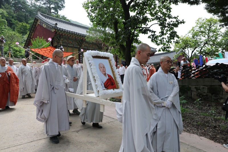 20250707 취암당 만당종사 영결식 (35).jpg