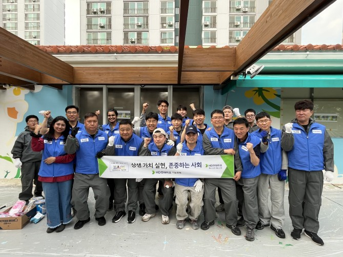 #[울산화정종합사회복지관 언론보도 요청] 울산화정종합사회복지관, HD현대미포 기능장회 사회공헌활동 실시_사진.png