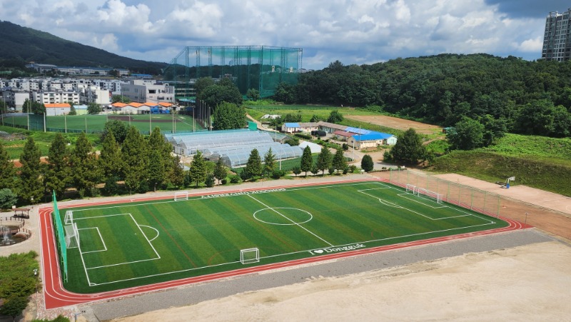 1. 동국대 BMC 인조잔디운동장 전경(2025.8.20 촬영).jpg