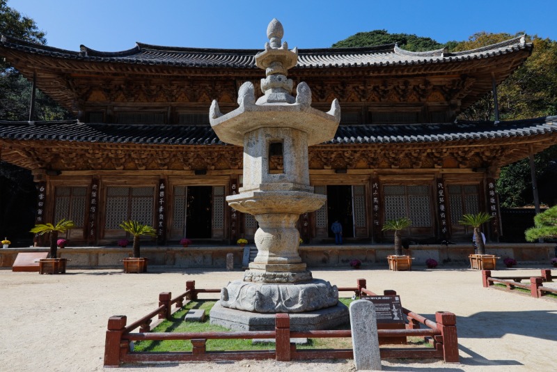 구례 화엄사 각황전 앞 석등_전체사진(1).jpeg