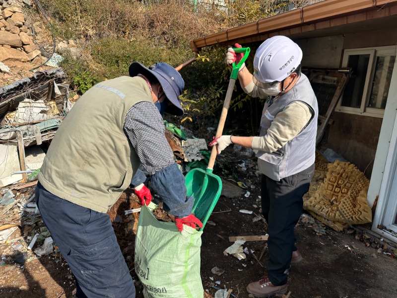 부산환경공단 녹산사업소, 낙동종합사회복지관과 주거환경개선 봉사활동 실시(2).jpg