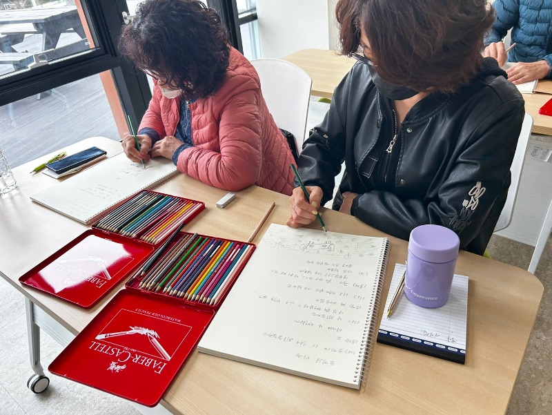 국민연금 수급자 아카데미-인생빛 그림책 언론보도 사진 2.jpg