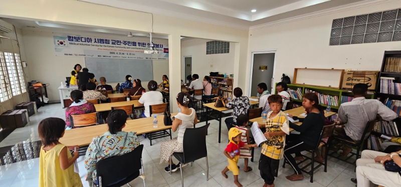 캄보다아 현지주민 의료봉사애 감사하다.jpg