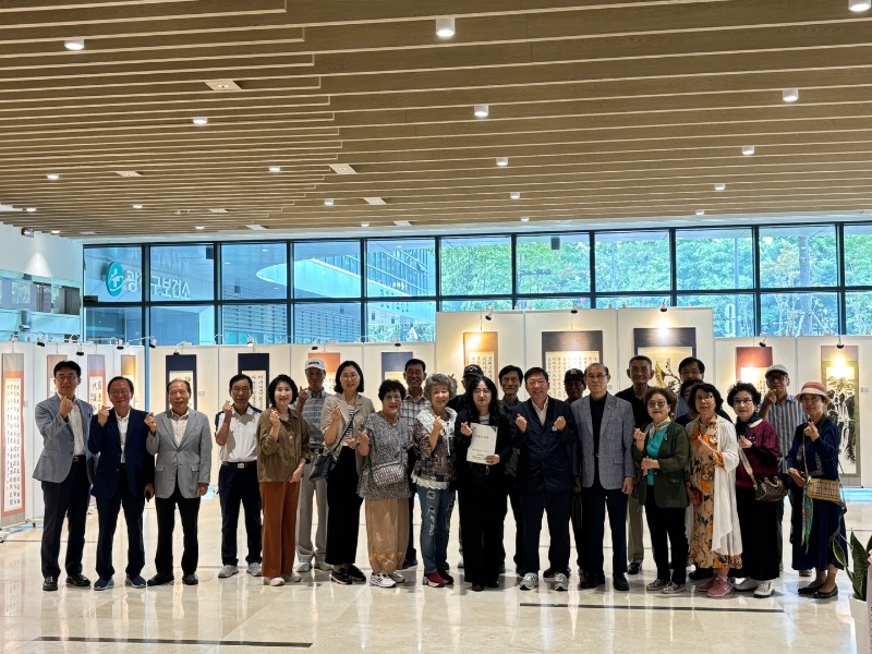 단체사진.jpg
